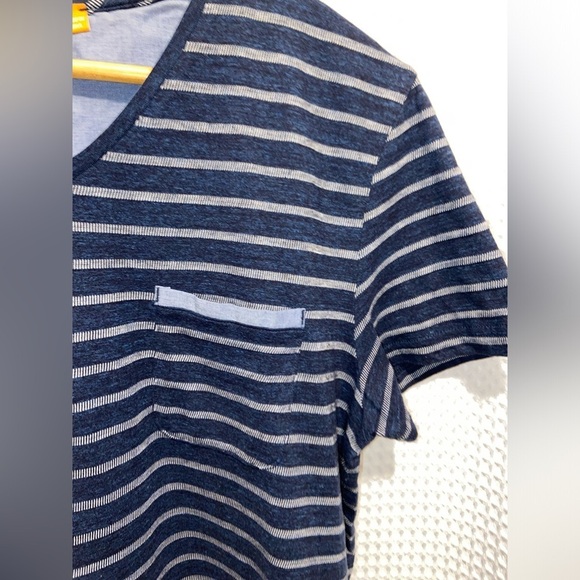 2/49$ Men’s BOSS Orange V neckline T shirt size medium - Picture 2 of 8